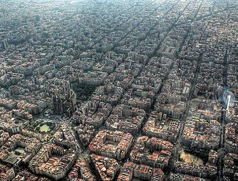 20141011135032-barcelona-con-la-sagrada-familia.jpg